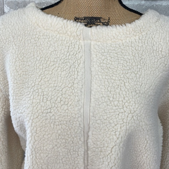 Prologue White Sherpa Boxy Sweater - Picture 4 of 8